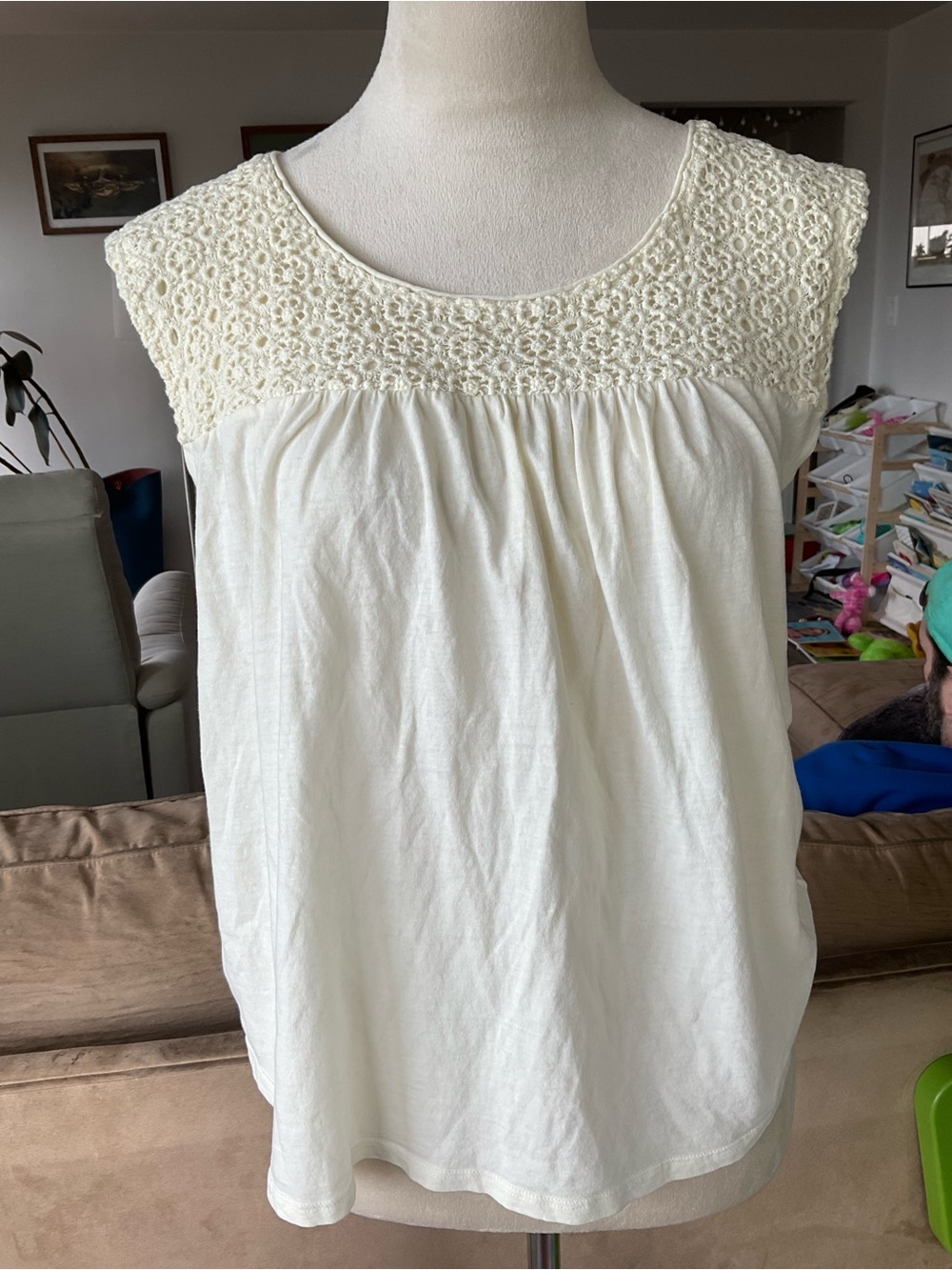 LC Women's Cream Crochet Yoke Sleeveless Top Size Medium